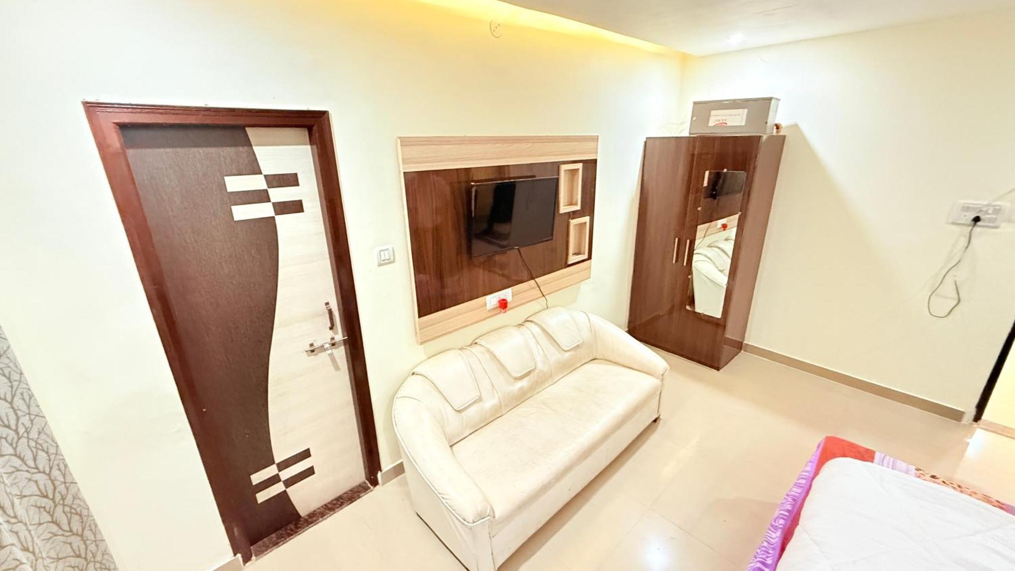 Prince Guesthouse - Varanasi — Photos 3